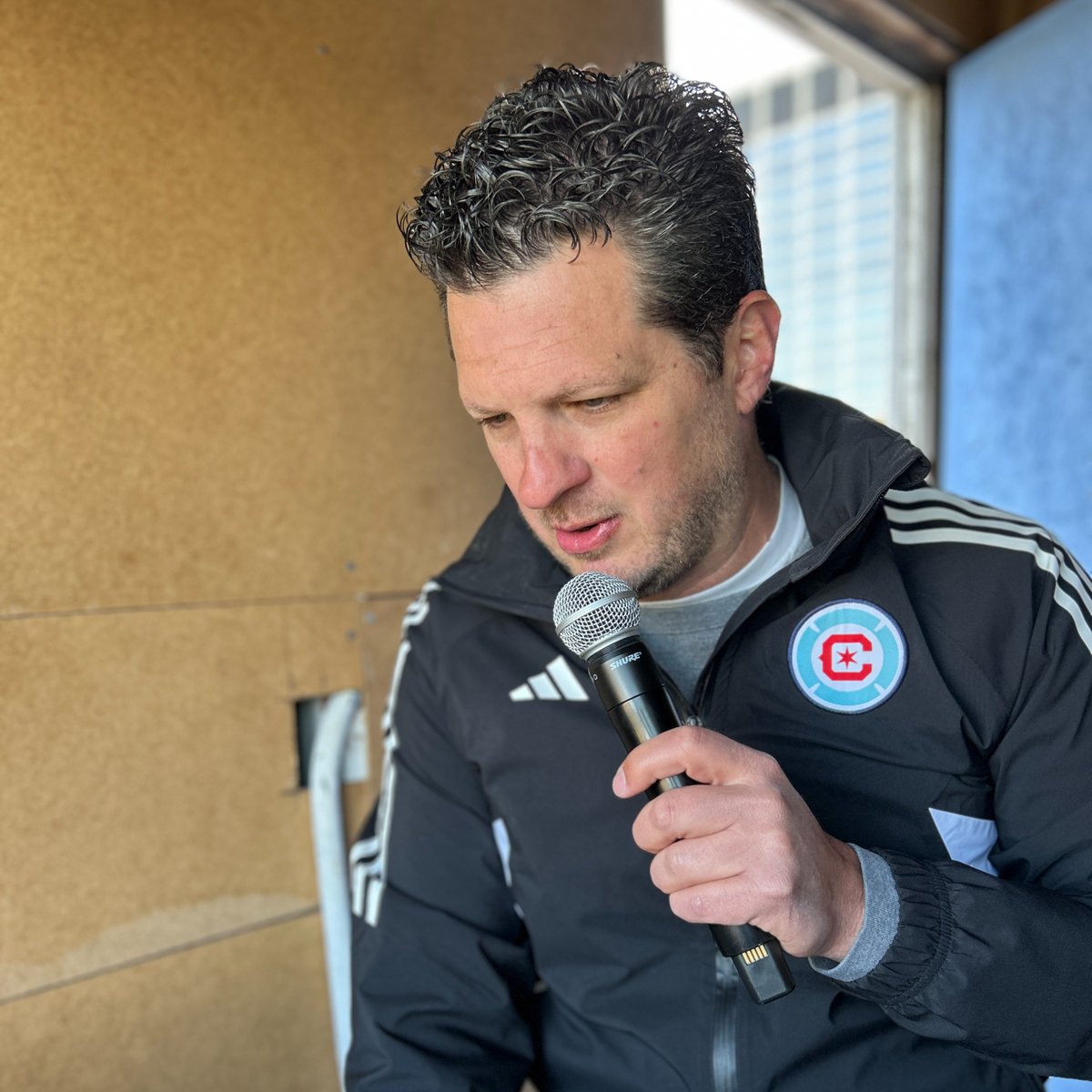 ankinlaw's tweet image. "A fan with a microphone."
.
That's how @timjsinclair views his work as a PA announcer. Thanks to his style, he's now known to sports fans in Chicago & around the country.
.
Tim is one of our "Chicagoans You Should Know" & you can see the story here://tinyurl.com/2nmnnrvj
