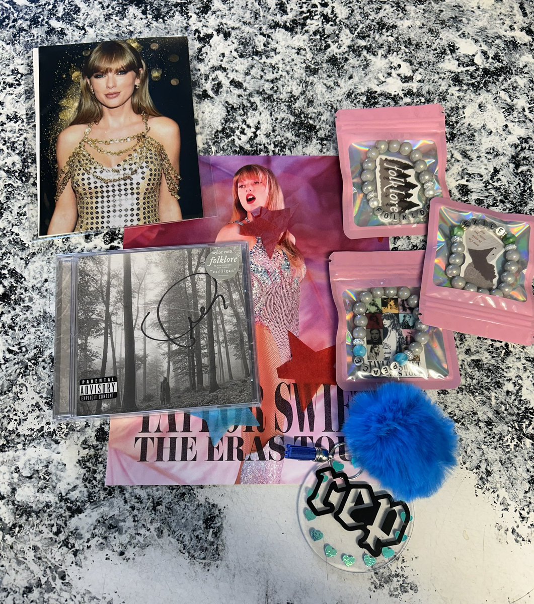 vallovestswift's tweet image. Happy birthday to the album that came when we needed it most. I still remember listening to it for the first time, relaxing at the pool and falling in love with the stories. 🩶 #5YearsOfFolklore

@taylornation13 @taylorswift13