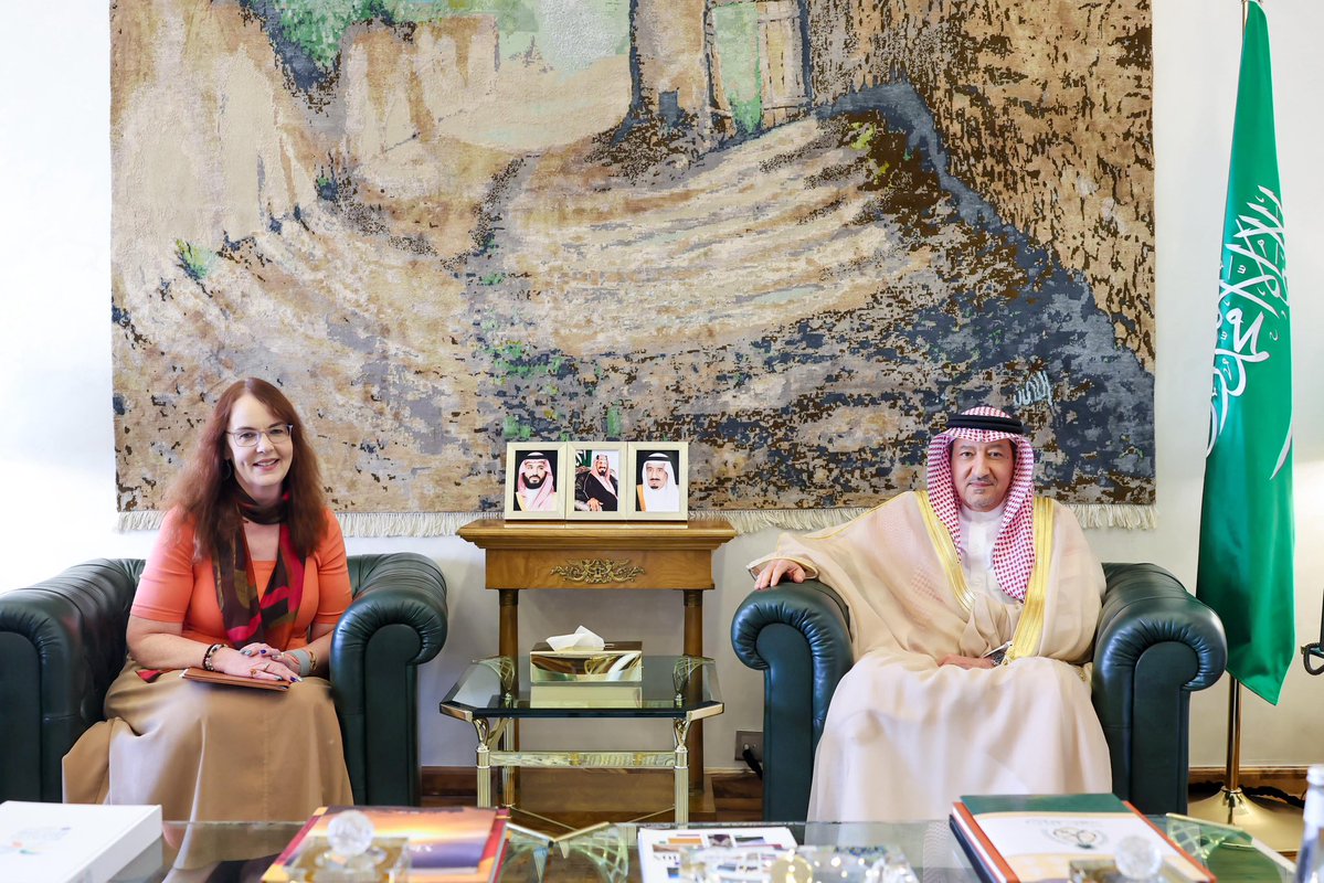 Ministère des Affaires Étrangères 🇸🇦 (@ksamofafra) on Twitter photo #Riyadh | Le Vice-Ministre des Affaires Étrangères, S.E. <a href="/W_Elkhereiji/">وليد الخريجي</a>, a reçu la Chargée d'Affaires a.i. de l'Ambassade des États-Unis d’Amérique auprès du Royaume, Mme Alison Dilworth. 🇸🇦🇺🇸 #Riyadh | Le Vice-Ministre des Affaires Étrangères, S.E. <a href="/W_Elkhereiji/">وليد الخريجي</a>, a reçu la Chargée d'Affaires a.i. de l'Ambassade des États-Unis d’Amérique auprès du Royaume, Mme Alison Dilworth. 🇸🇦🇺🇸