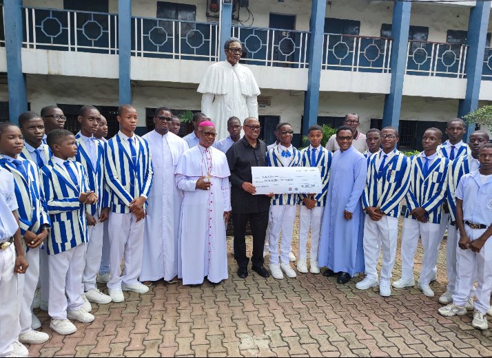 ObidientAkwaHub's tweet image. Earlier today, His Excellency Mr. Peter Obi paid a visit to his alma mater, Christ The King College, Onitsha, where he generously donated ₦50 million to support infrastructure development.
Thank you for all you do Sir.
May you succeed!
#AkwaIbomTwitter