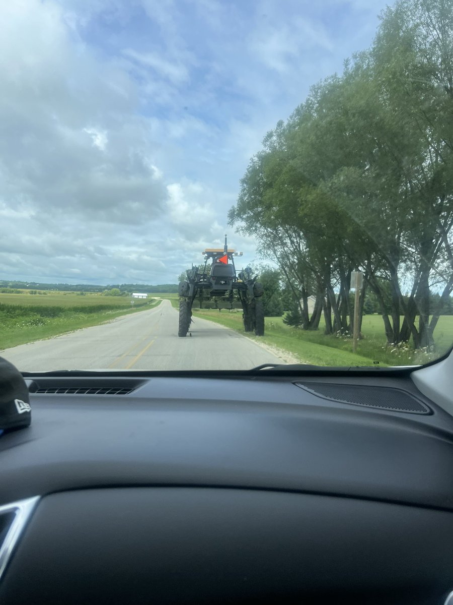 ShelbyDeibler's tweet image. Scenes from the road following @RobSandIA’s #RAGBRAI ride 🌽🚜🌱🚴♀️🐄