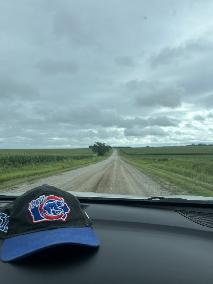 ShelbyDeibler's tweet image. Scenes from the road following @RobSandIA’s #RAGBRAI ride 🌽🚜🌱🚴♀️🐄