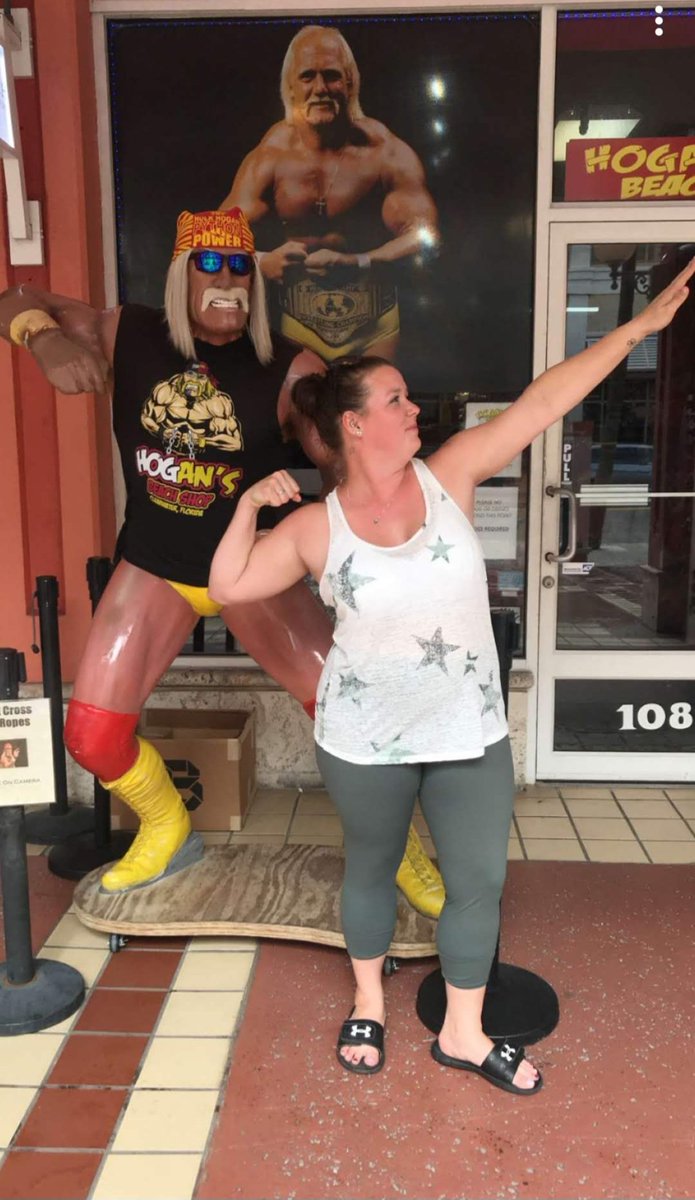 MRogue87's tweet photo. One of the greatest wrestlers of all time #hulkhogan #hulkamania #HulkHoganRIP https://t.co/EJx5yFJhlL