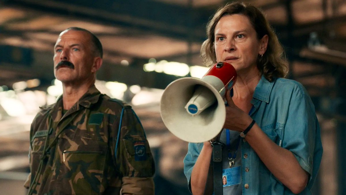 philippe_rouyer's tweet image. À 0h20, @ARTEfr fait retentir «La Voix d’Aïda» (Jasmila Zbanic, 2020), traductrice improvisée auprès des Casques bleus, qui lutte pour sauver sa famille dans un camp assiégé par les Serbes à Srebrenica. Un combat bouleversant contre les absurdités diplomatiques en pleine guerre