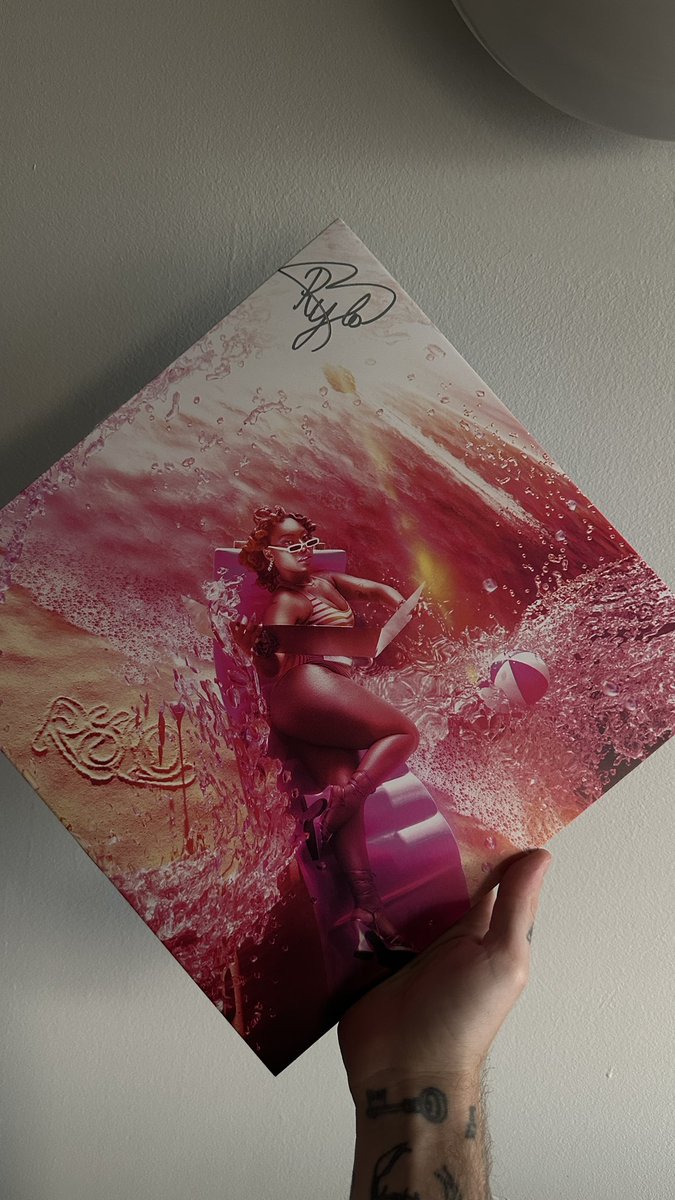 shyyxcx's tweet image. Oomf is a pop star @RYL0FFICIAL