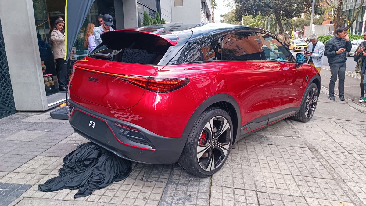 FlanaganDJ's tweet photo. Muchos lanzamientos estos días! Tuvimos la #H7 de @GWMGlobal Luego la #iCar03 de Chery hace un par de dias #T2 de @JETOUR_Global También los #1 y #3 de #Smartauto y que dizque @Renault_Co también lanzó algo. Pero de esto último, ni idea. https://t.co/a4nWe67kfK