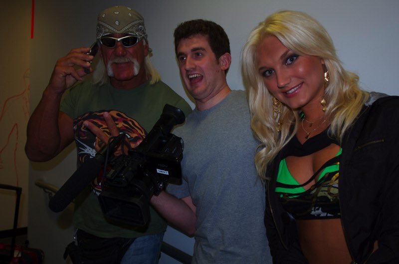 internetdogfist's tweet photo. RIP HULKSTER: I’ll never forget the day you showed me the Britney Spears paparazzi picture on your flip phone while your daughter fumbled through a lip sync of her own song https://t.co/sb93450Cps