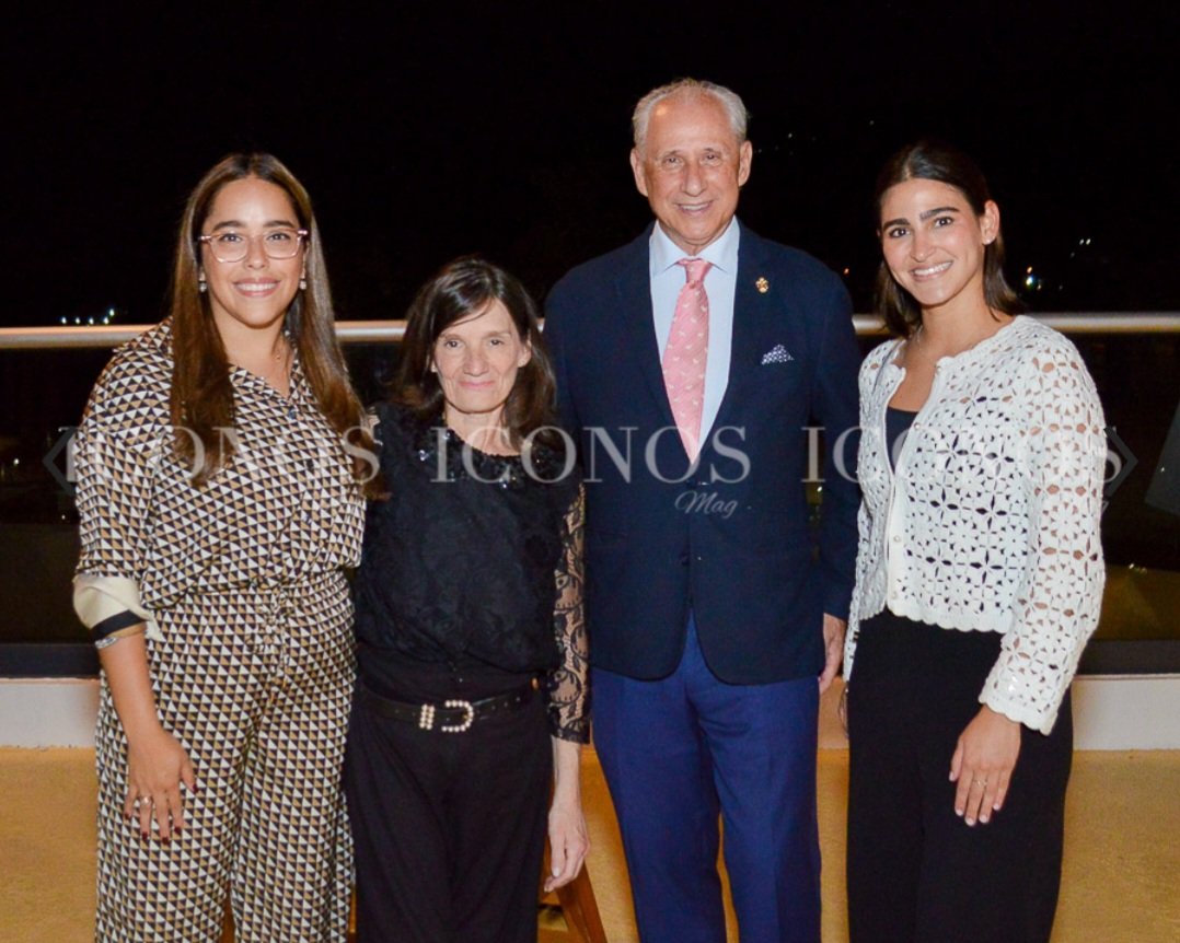 #NounEnEventos

Gracias REVISTA ICONOS SPS por reflejar la actividad social de nuestra directora Dra. Anzilutti en el marco del Congreso <a href="/COCAL_ASOC/">#SoyCocal</a>, entre otros aquí con José Carlos de Santiago CEO de <a href="/travelnewsCND/">CND Noticias Turismo</a> 

Otra actuación más a nivel internacional de nuestro instituto