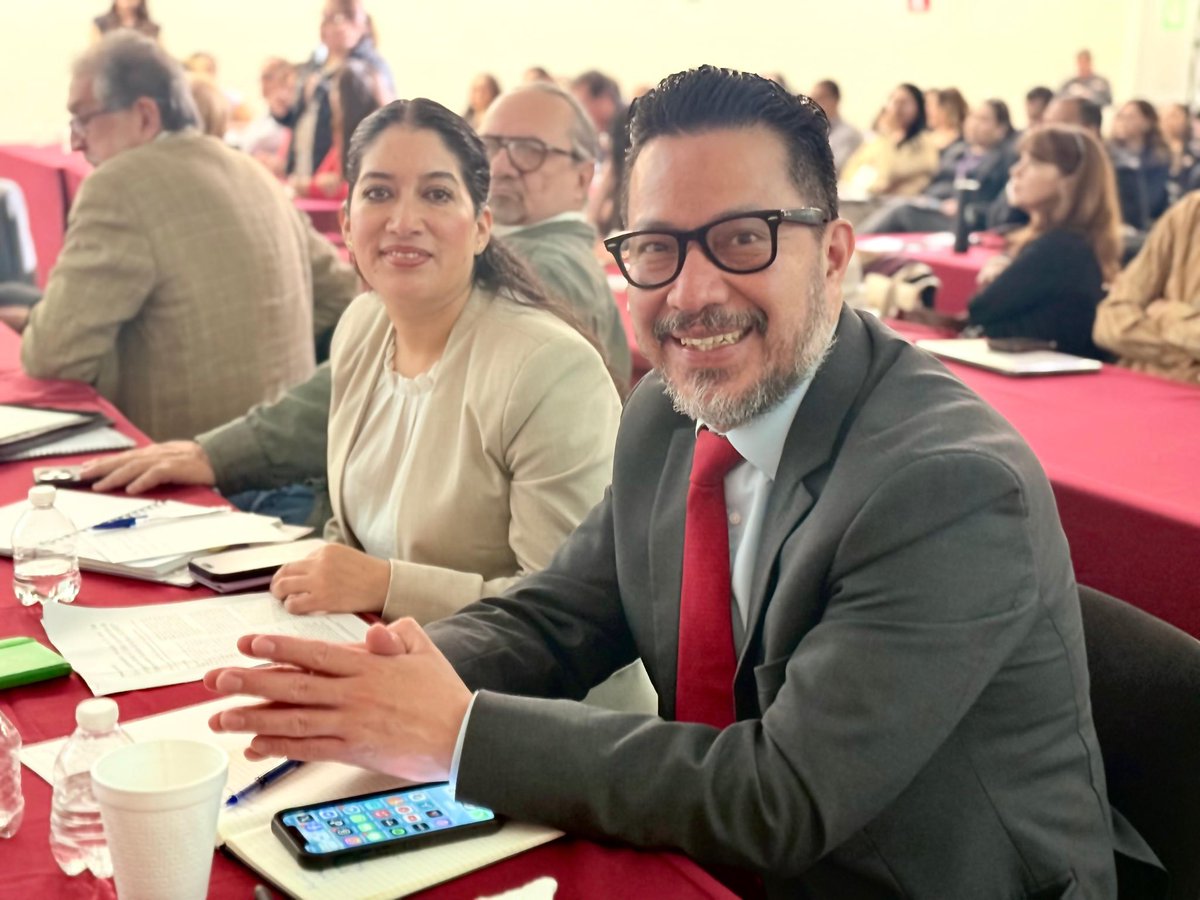 VictorTorres_O's tweet photo. Participé de la nueva sesión del Diplomado “Salud, Seguridad Social y Estado de Bienestar” una iniciativa del doctor @martibatres director general del @ISSSTE_mx y de la Dra Juana Suárez. Gran exposición por parte de @IxshelDelgado sobre salud social.  #Salud #EstadoDeBienestar https://t.co/vTZHOlwOua