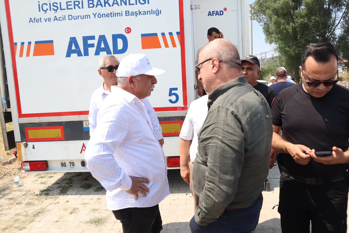 _hakanolgun's tweet image. 📍Afyonkarahisar – İhsaniye
📌Sarıcaova Köyü
📌Döğer Alanlı Mahallesi

🔥Eskişehir’de başlayan ve içimizi yakan yangın, maalesef rüzgârın etkisiyle Afyonkarahisar’ımıza da sıçradı.
Alevlerin ulaştığı İhsaniye ilçemize bağlı Sarıcaova Köyü ve çevresindeki yerleşim alanları, ciddi…