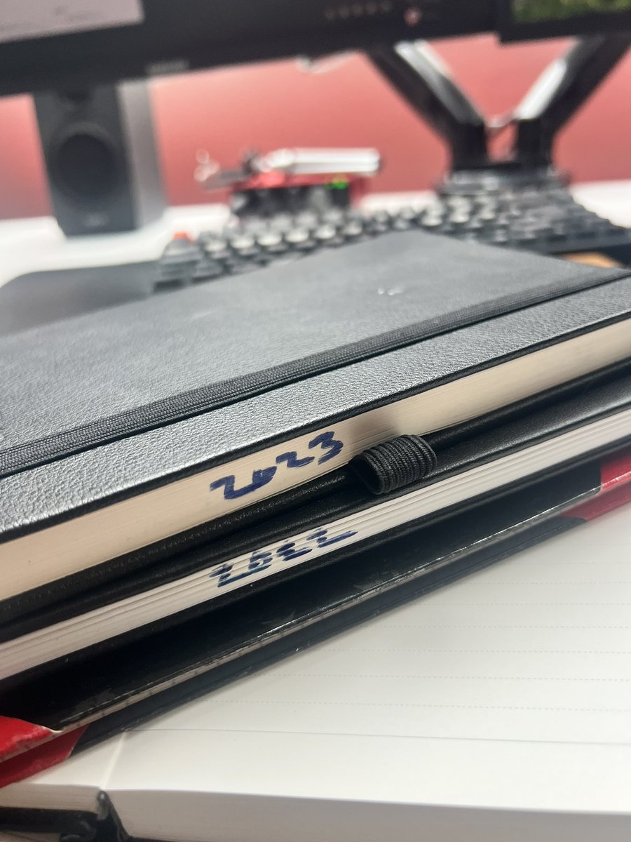 robin_faraj's tweet image. Time to get my sh!t together
$50k MRR or nothing
found my old journals today
felt like reading a letter from a different version of me
decided to start over:
- journaling
- habit tracker
- gym
reorganising my life around my startup