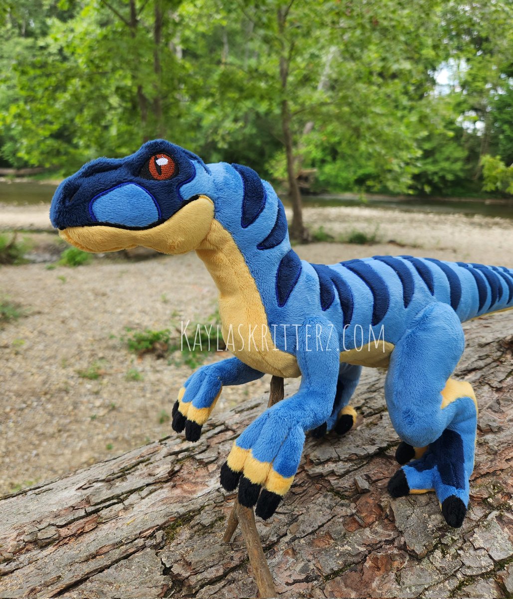 Cue the music! Muse is all done! This plush was a massive undertaking but I had fun designing the pattern. She's made with a ton of custom embroidery and applique, with a bunch of careful handsewing for the tiny details.  Thread sculpting to get those shapes really dialed in!