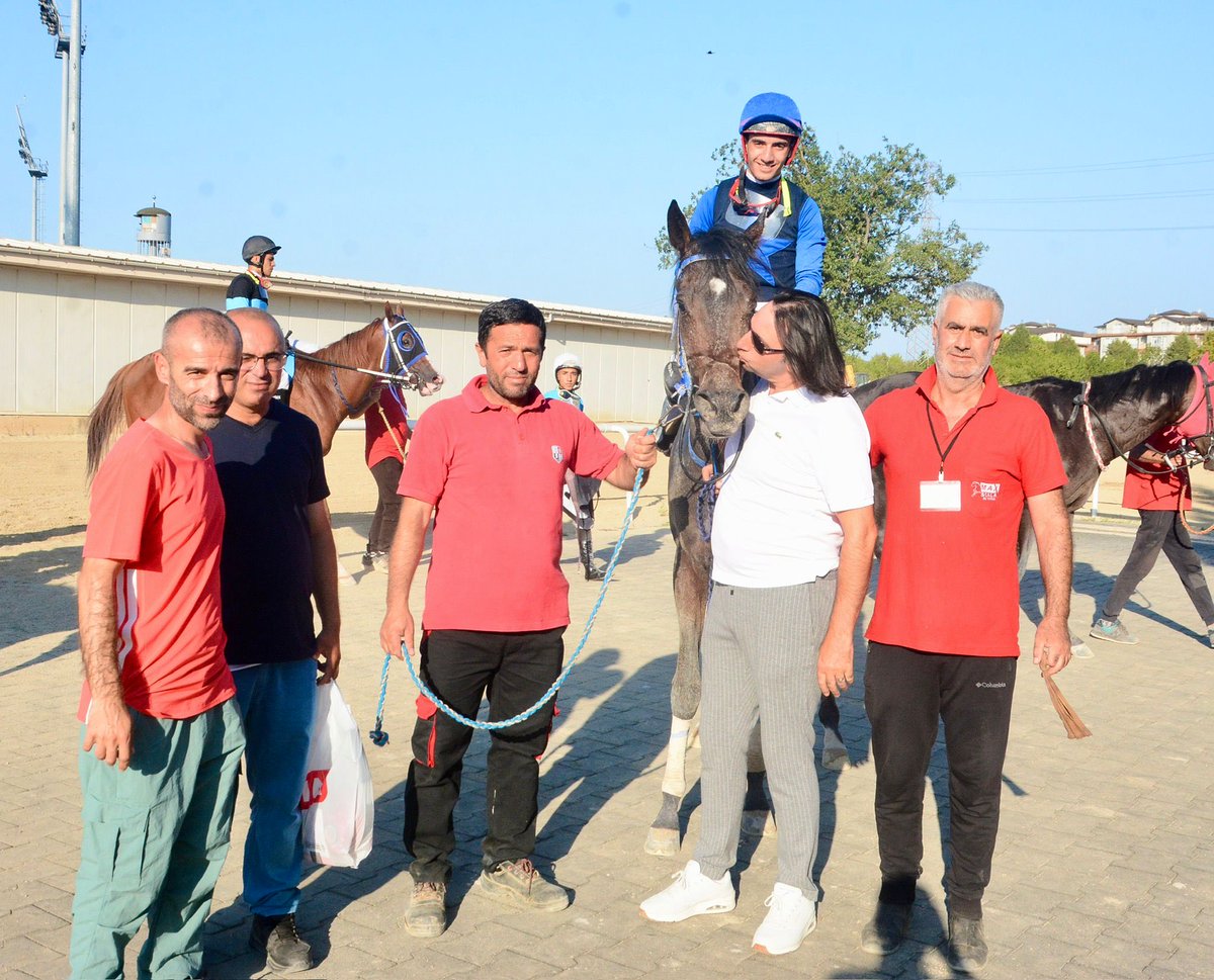 Ekürimizin safkanı Power of Hakeem bu gün Kocaeli hipodromunda katıldığı 4 şartlı 1.500 metre kum yarışı birincilikle🥇 tamamlamıştır tüm ekibimizi ve jokeyimiz Enes Bosdağ’ı tebrik eder başarılarının devamını diliyoruz.

#Müslüm Örtünç 
⁦<a href="/murataktas4444/">Murat Aktaş</a>⁩