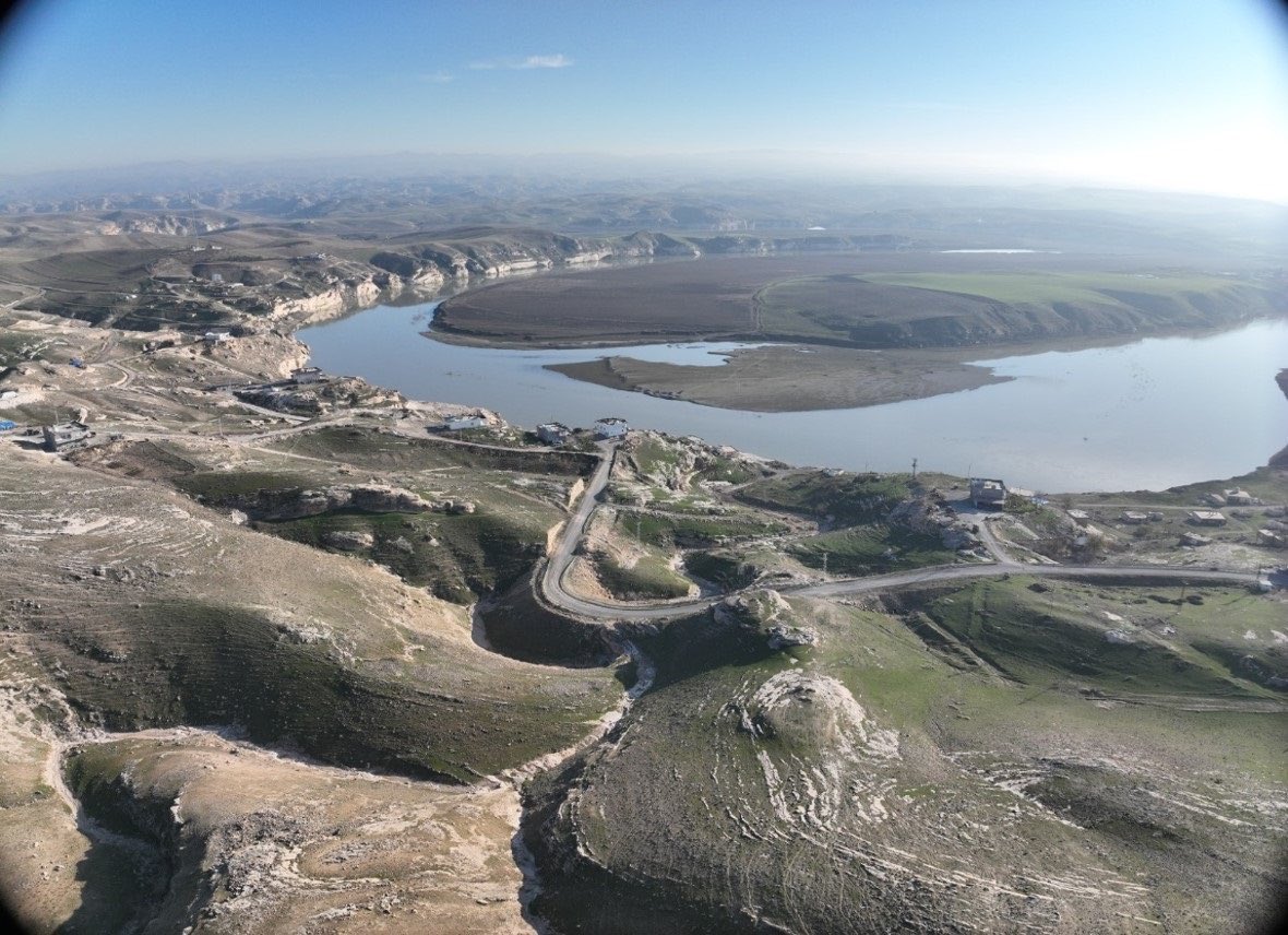 Seçim Vaadimizdi, Gerçek Oluyor!

Oymataş Gıda İhtisas OSB’de Dev Adım: Altyapı İhalesi Tamamlandı

Batman ekonomisinin geleceği için söz verdiğimiz stratejik projelerden biri daha kritik bir eşiği geçti. Oymataş (Bedyan) Gıda İhtisas Organize Sanayi Bölgesi için 306 hektarlık