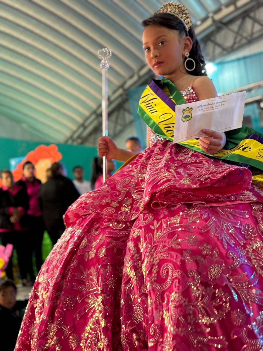Dulce Pérez Mucú es la nueva Niña Violeta del Cotzic 2025 👸🏻🪻

Máxima represente de la belleza infantil del municipio de Ixchiguán 💚💛💜

¡Felicitaciones! ✨