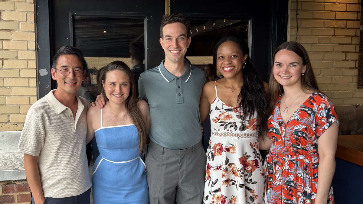 WashUMedPedSurg's tweet image. 🎓 This month we celebrated Dr. Michelle Kallis as she graduated from the pediatric surgery fellowship at WashU Medicine &amp;amp; St. Louis Children&apos;s Hospital!

Pictured: past, current &amp;amp; future fellows–including incoming fellows Drs. Raelina Howell &amp;amp; Hannah Phelps.

#WashUSurgery #Peds