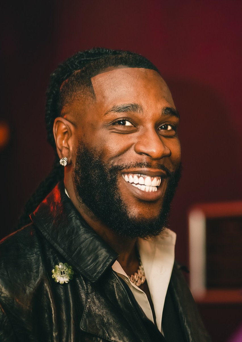 TurntableCharts's tweet image. .@burnaboy scores his second No. 1 entry on the official albums chart in Nigeria with ‘No Sign Of Weakness’
#1 ‘No Sign Of Weakness’
#1 ‘I Told Them’
#3 ‘Love, Damini’
#17 ‘Twice As Tall’
#35 ‘African Giant’
#41 ‘Outside’
See full chart here bit.ly/3PcrIXG