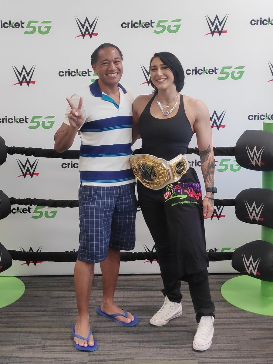 2dayInHistoRhea's tweet image. #TodayInHistoRhea
July 24th 2023 - @RheaRipley_WWE is meeting fans at the Cricket Wireless Store in Gibsonton, Florida before Raw