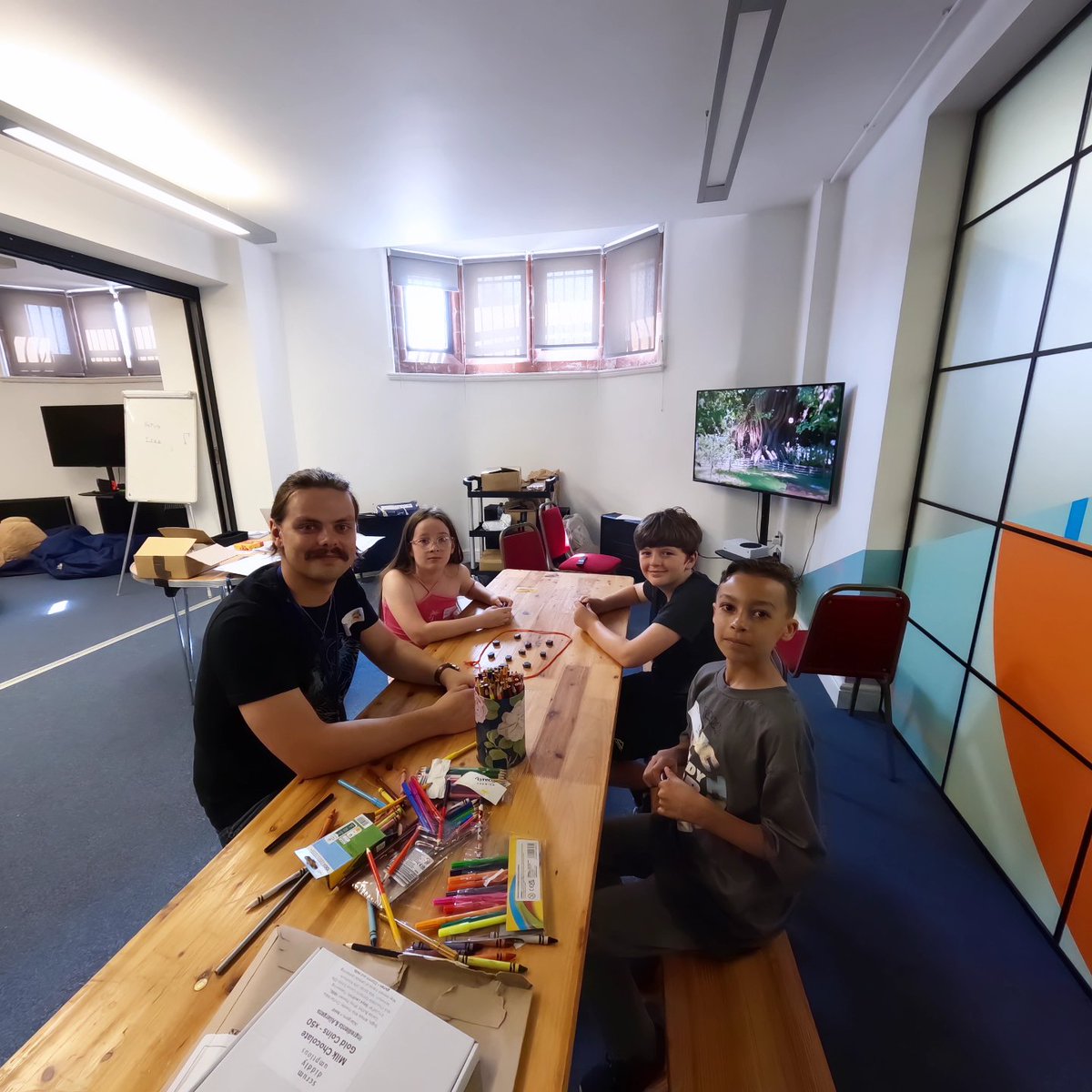 TheFlorrie's tweet image. Another great day at our Summer Youth Activities!
Today at our Media & Music Club, young people were busy creating their own radio shows in the @FlorrieRadio studio 🎧
We’ve got activities all summer, & there are still a few places available.
Book now on the link in our bio 🔗