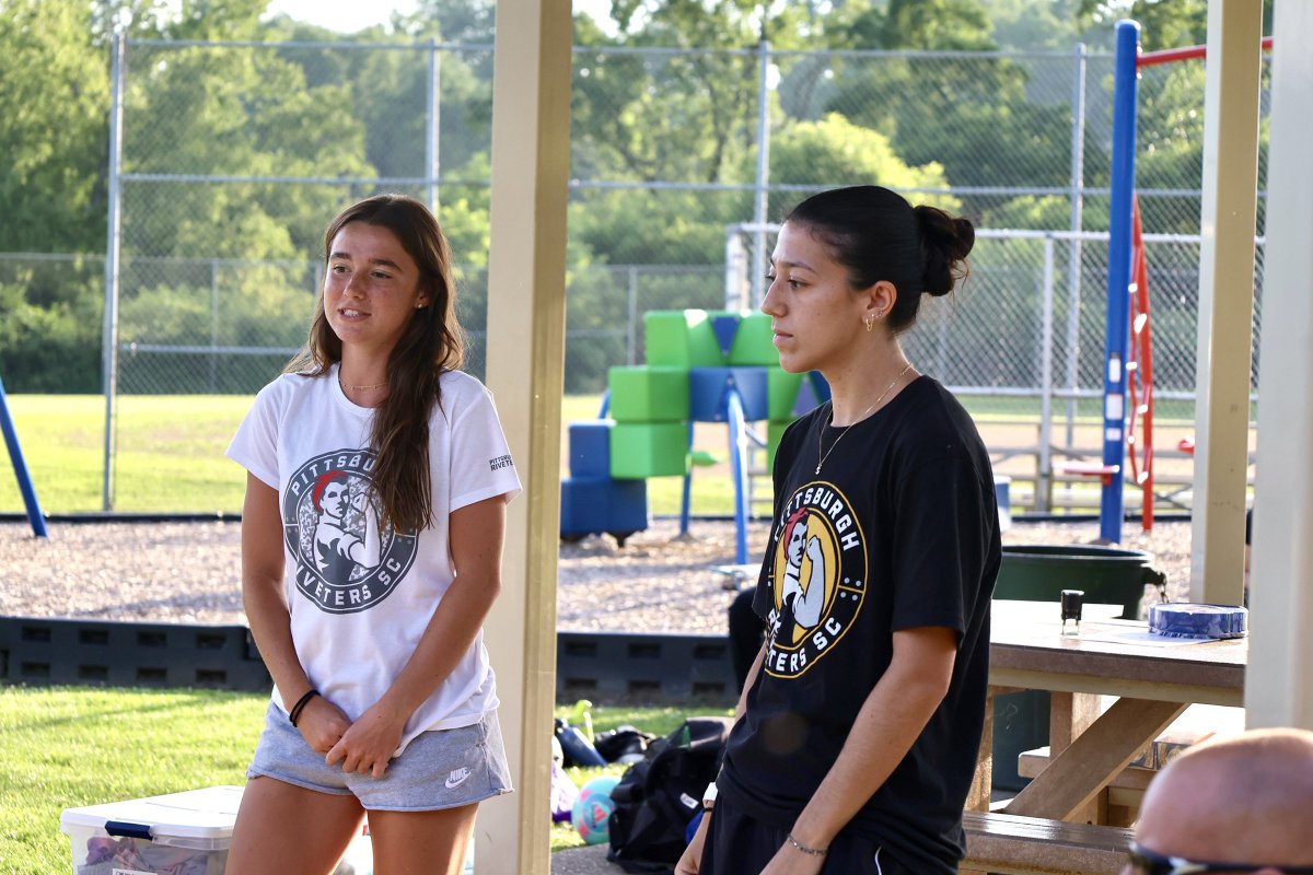 RivetersSC's tweet image. Sabrina and Bella had the opportunity to talk with the Baldwin-Whitehall Soccer Association’s Girls on the Pitch! ⚽️

This summer program introduced grade-school age girls to soccer and general fitness! 💪

#RivetersRise