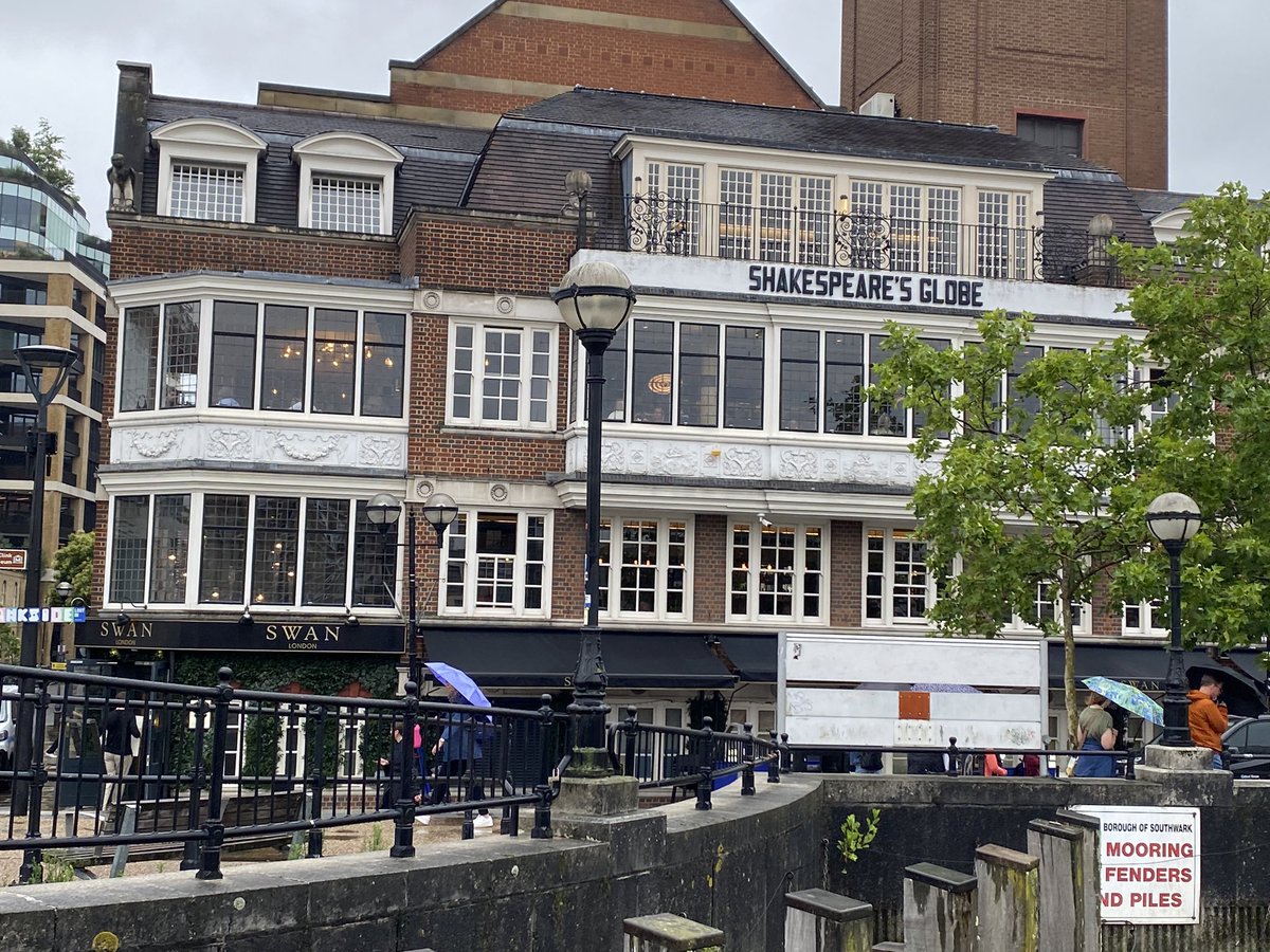 KentWomble's tweet image. Lovely afternoon tea at The Swan next to Shakespeare’s Globe then across the river in style for tonight’s main event. @EvitaMusical