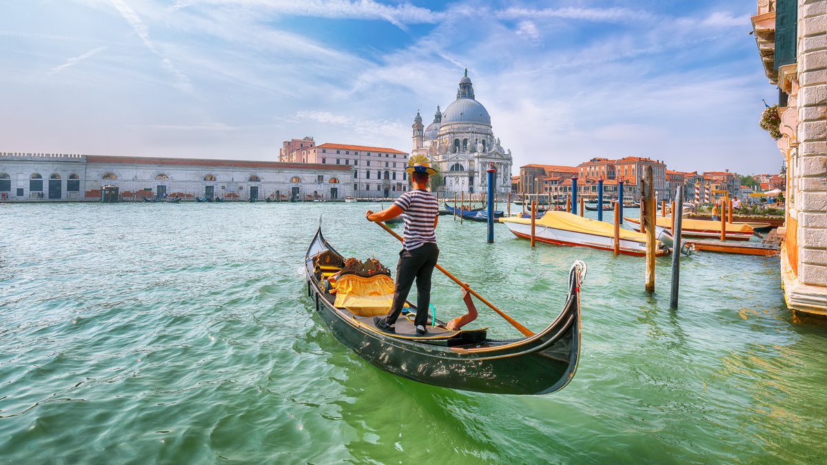 WTTC's tweet image. ๐๐ฎ๐น From B&Bs in Tuscany to boutique tour operators in Sicily, Italy's travel economy runs on small business.
Our data shows Italy's expected to experience a โฌ283BN tourism boom, making it the perfect moment for SMEs to strike big ๐ bit.ly/44LZ5Lm
#TogetherInTravel
