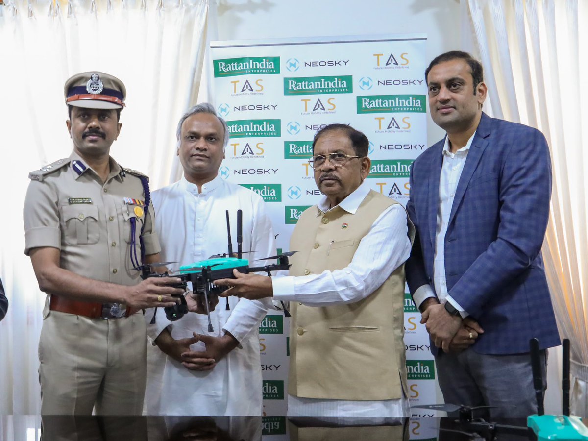 PriyankKharge's tweet image. As part of its ongoing commitment to modernising law enforcement and empowering youth through emerging technologies, the Government of Karnataka today launched a major drone deployment initiative in Kalaburagi.
The move not only strengthens public safety infrastructure but also…