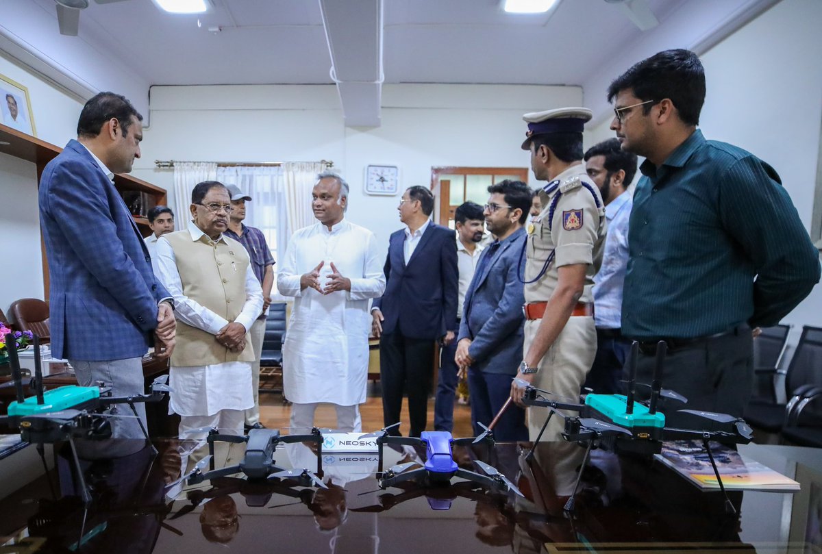 PriyankKharge's tweet image. As part of its ongoing commitment to modernising law enforcement and empowering youth through emerging technologies, the Government of Karnataka today launched a major drone deployment initiative in Kalaburagi.
The move not only strengthens public safety infrastructure but also…
