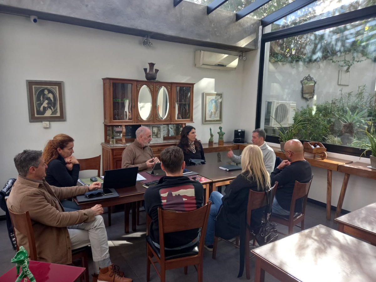 El Director de Turismo, Martín Alvarez, se reunió con directivos de la Cámara Hotelera de Colonia. El motivo principal fue intercambiar y dialogar acerca de una mayor articulación de actividades, con el objetivo de ampliar la estadía y la estacionalidad en nuestro destino.