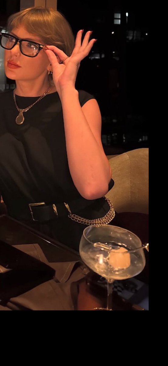 repgirlypop's tweet image. iβm literally throwing up, her wallpaper is their italy outing stoppppppppppppppp