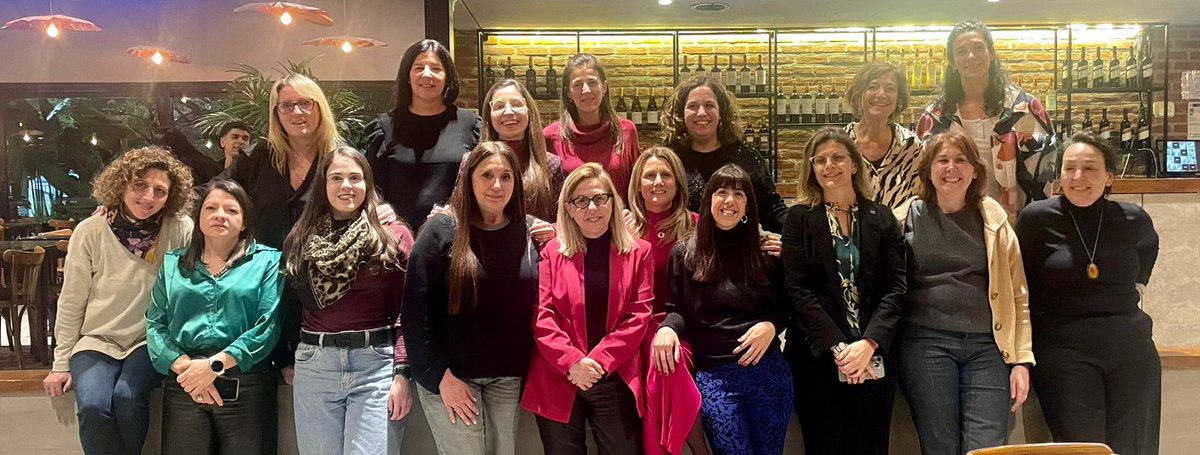 anaterezaduarte's tweet photo. La @RedPolitologas muy presente en el #CongresoSAAP Es siempre un placer compartir con todas 💜 💪🏻 #NoSinMujeres https://t.co/NttB3vwl7J