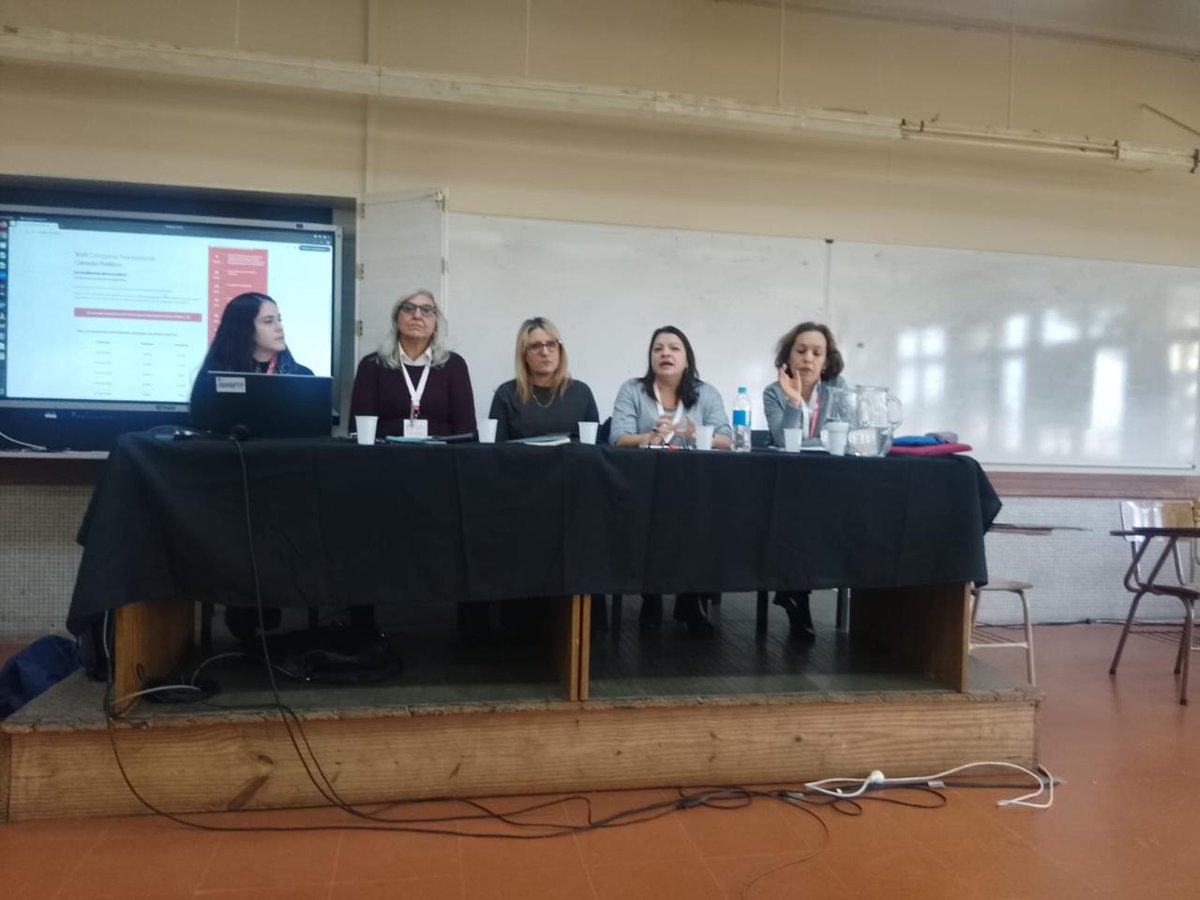 anaterezaduarte's tweet photo. La @RedPolitologas muy presente en el #CongresoSAAP Es siempre un placer compartir con todas 💜 💪🏻 #NoSinMujeres https://t.co/NttB3vwl7J