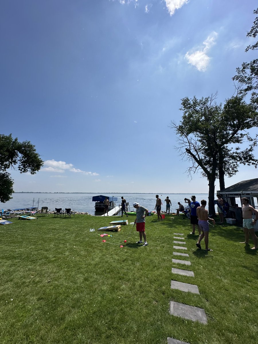 GoJacksMBB's tweet image. Post-practice R&amp;amp;R. Summer workouts are winding down ⏳ 

#GoJacks 🐰