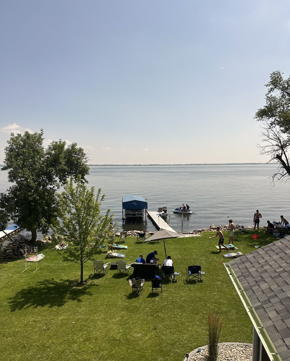 GoJacksMBB's tweet image. Post-practice R&amp;amp;R. Summer workouts are winding down ⏳ 

#GoJacks 🐰