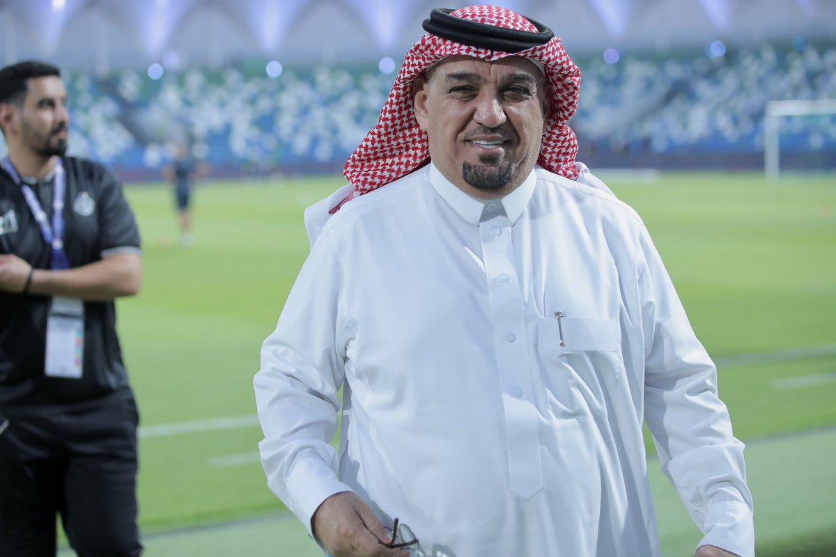 بقدر سعادتنا بتسجيل نادي الخلود نفسه من أوائل الراكبين في قطار التخصيص بقدر حزننا على مغادرة رئيسه الوفي محمد الخليفة لمكانته الشخصية، وقيمته المهنية اللتين حفظتهما سنوات عمره الرياضي.
أبو عادل الذي حقق للخلود وللرس إنجازات لا تنسى سيظل اسمه محفورًا في ذاكرتيهما لا تمحوه السنوات.