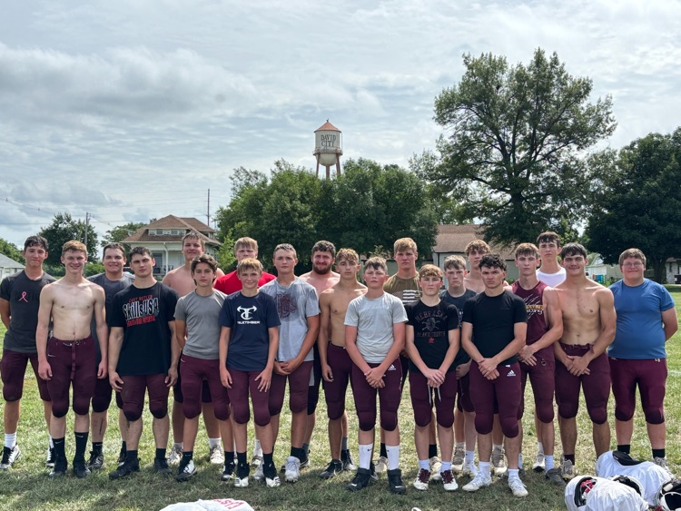 EBTigers's tweet photo. 🐅🏈The high school football team attended the Butler County 8 Man Jamboree in David City this week. We had great attendance and got great reps for both the varsity and jv players. Only 36 more days until our season opener! Go tigers! 🏈🐅 https://t.co/rvPw8g8UNv