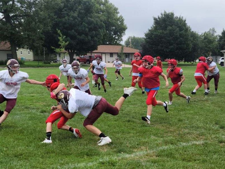 EBTigers's tweet photo. 🐅🏈The high school football team attended the Butler County 8 Man Jamboree in David City this week. We had great attendance and got great reps for both the varsity and jv players. Only 36 more days until our season opener! Go tigers! 🏈🐅 https://t.co/rvPw8g8UNv