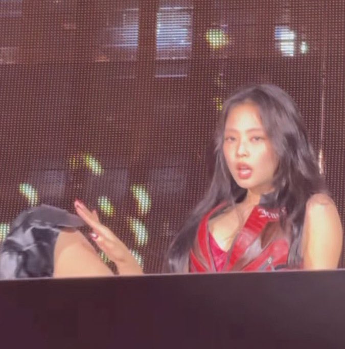 Most Streamed Songs by Female K-pop Soloists in Spotify History: 

9. … — 434,088,894 (+649k)
10. #LikeJENNIE — 424,215,551 (+1.8M)
11. …. — 419,957512 (+179K)
12. #Mantra — 379,425,544 (+622K)