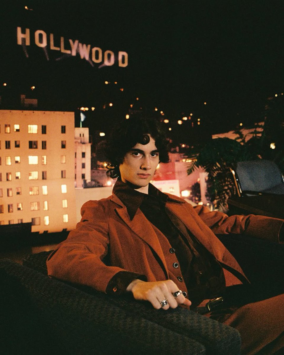 OwnUtopia's tweet image. Com direito a um clipe protagonizado por Addison Rae, Sombr lançou seu novo single, ‘12 to 12’ em todas as plataformas digitais. 🔥 youtu.be/cZgUiR31m-Y?si…
— Para mais informações, siga o @SombrBR1 e ative as notificações.