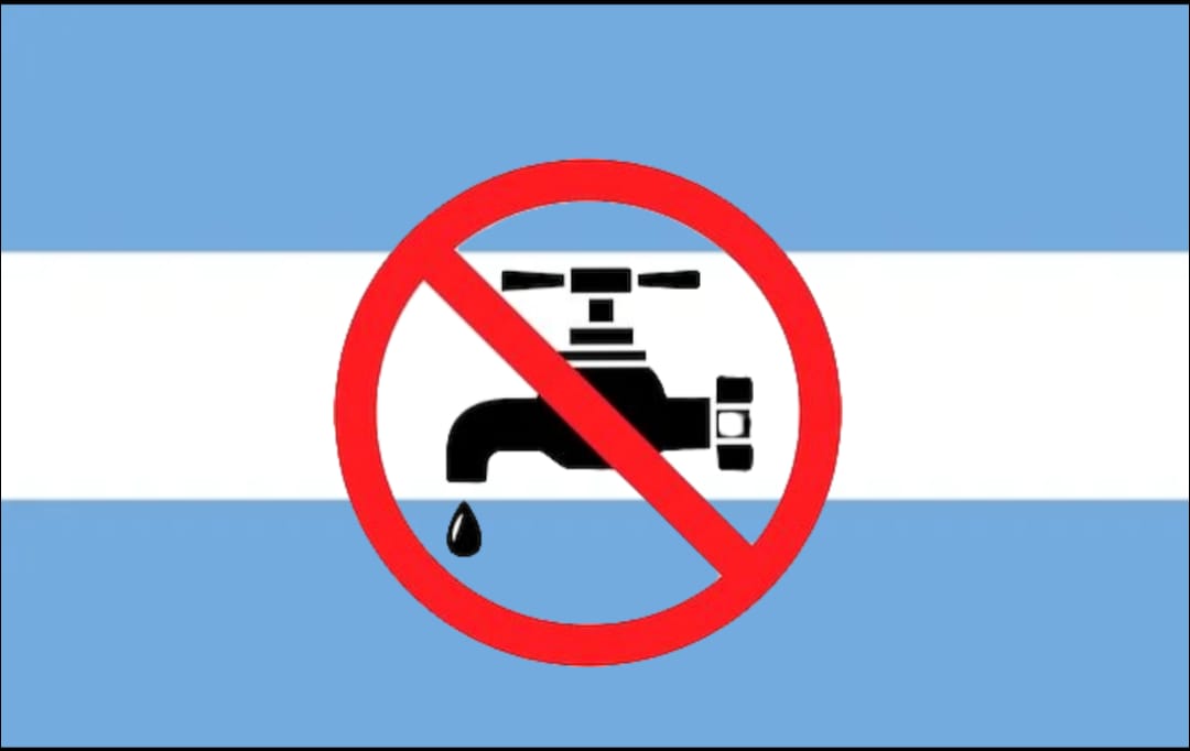 🇦🇷💧¿QUÉ ESTÁ PASANDO CON EL AGUA?💧🇦🇷

🚰Argentina cuenta con abundantes reservas, entre éstas el acuífero Guaraní.

💰Esto llama la atención de países y empresas que quieren quedarse con nuestro recurso mas valioso.

👇Hilo explicando cómo se están robando el agua👇