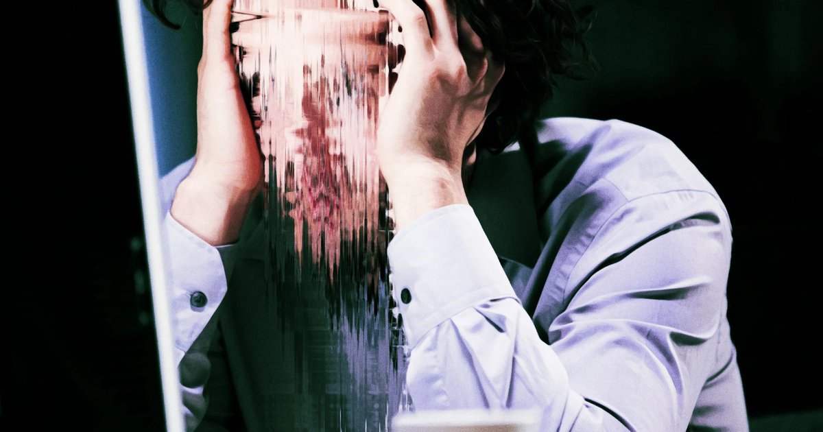 code_amara's tweet image. Alarming reports show some users are experiencing severe mental health crises triggered by AI chatbots. Experts urge caution with how deeply we interact with advanced AI technologies like ChatGPT. futurism.com/tech-industry-…