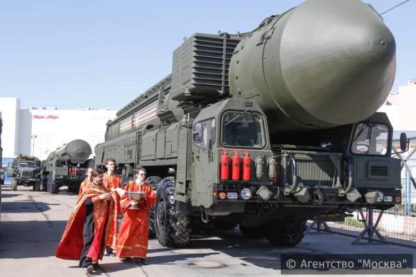 Priests from the russian Orthodox Church blessing the russian rocket named “Satan”.

I’ve said it many times: the so-called russian Orthodox Church is not a church — it’s a sect. A state-run intelligence network masquerading as religion, directly controlled by the Kremlin.

1/n