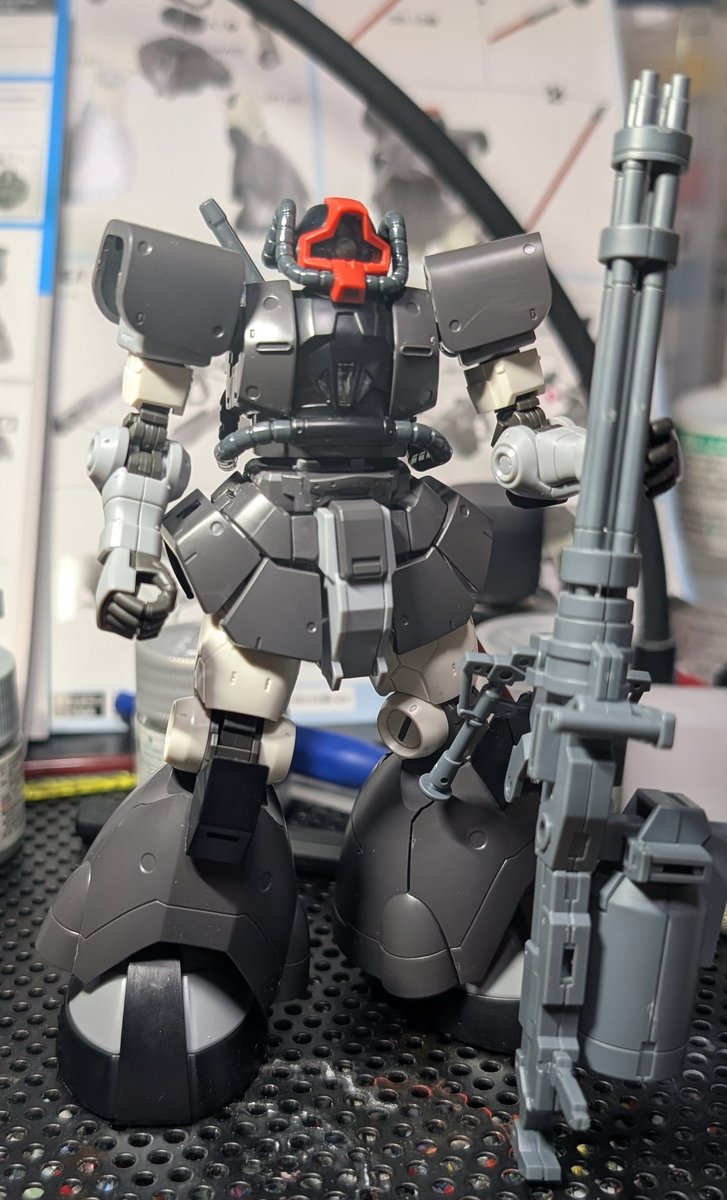 mevius1gp's tweet image. おはようございます
昨日はデスルターの要となる部分も終わり後はトップコートのみ
次はドム試作実験機のスジ彫りやな
本日もよろしくお願いします