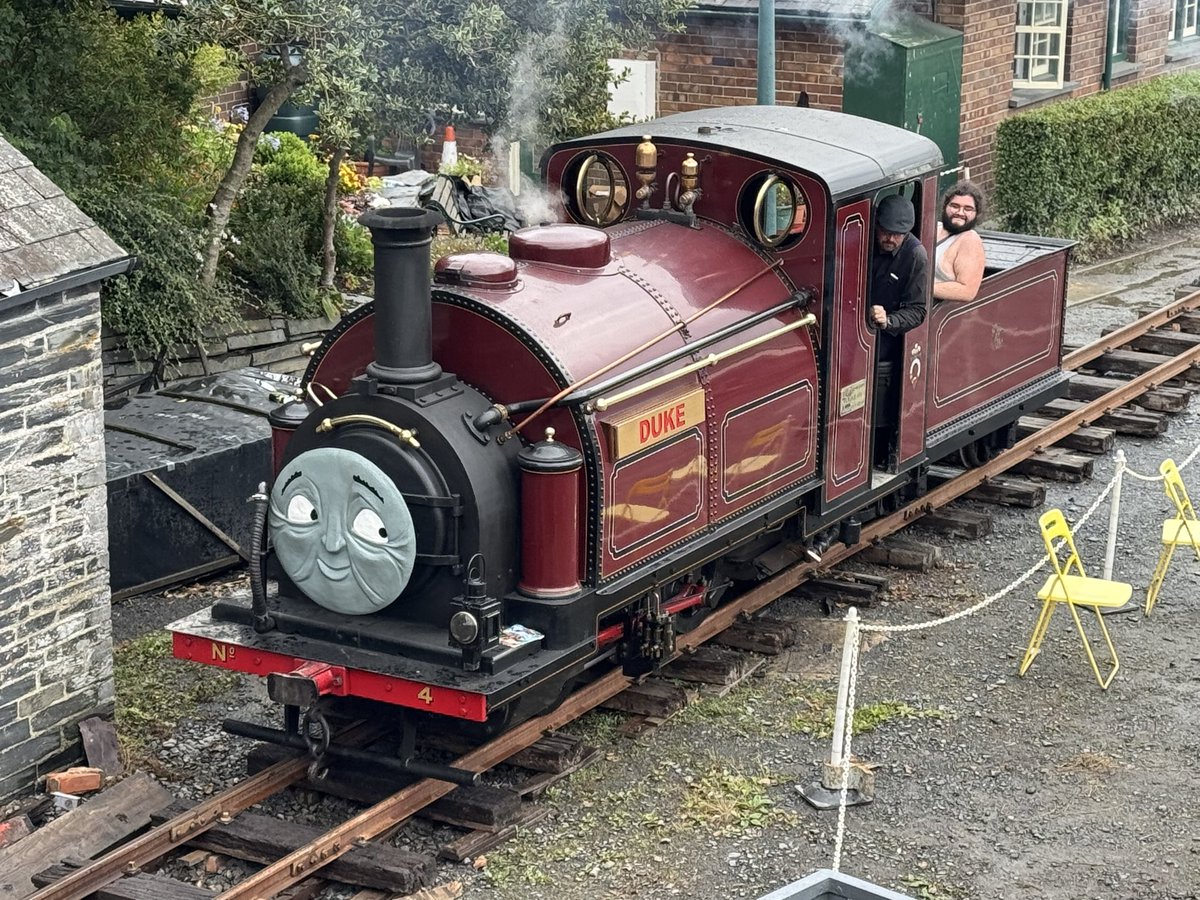 EEngine93's tweet image. I shouted “Listen Dukey!” and they both said “huh?”