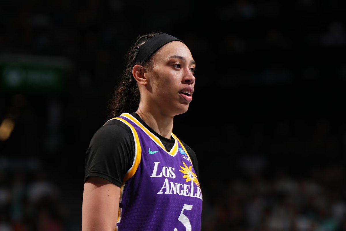 AllKnowingEK's tweet photo. 3-Leg WNBA Combo | +325

Azura Stevens o13.5 PTS
- CON rank last for DefRTG, and for defending her DPT and DSZ. They also rank 1st for PITP allowed and bottom 5 for defending her position. Without Sims, she is over 13.5 in 80% of games when facing the bottom half of the league for defending her DPT. Without Sims, she is over in 100% of games when facing teams ranked bottom 10 for DefRTG (averaging 18.9 points), over in 100% vs teams ranked top 5 for PITP allowed (20.3 points average), and over in 87.5% of games when facing teams ranked in the bottom half for defending her position. She had 21 points in the only H2H this season. CON have the worst defence in the league and Steven’s is in perfect position to take advantage of that today.

Dearica Hamby 7+ REB & 3+ AST
- Has 7 rebounds in 72.7% of games without Sims active. CON rank 1st for rebounds allowed – when facing teams ranked in the top half of the league for rebounds allowed she is over in 83.3% of games (averaging 8 rebounds), and when facing teams ranked top 4 she is over in 100%. She had 7 rebounds in the only H2H this season. Perfect matchup for Hamby today, she should thrive with overall RA today.
- Has 3 assists in 72.7% of games without Sims active. CON rank 1st for assists allowed and PITP allowed, and bottom 3 for defending her position. When facing teams ranked top 12 for assists allowed she is over in 100% of games. When facing teams ranked bottom 12 for defending her position she is over in 100% too. The same holds when facing teams ranked bottom 12 for DefRTG - over in 100%. She had 4 assists in the only H2H game.

Great matchup for these two tonight!