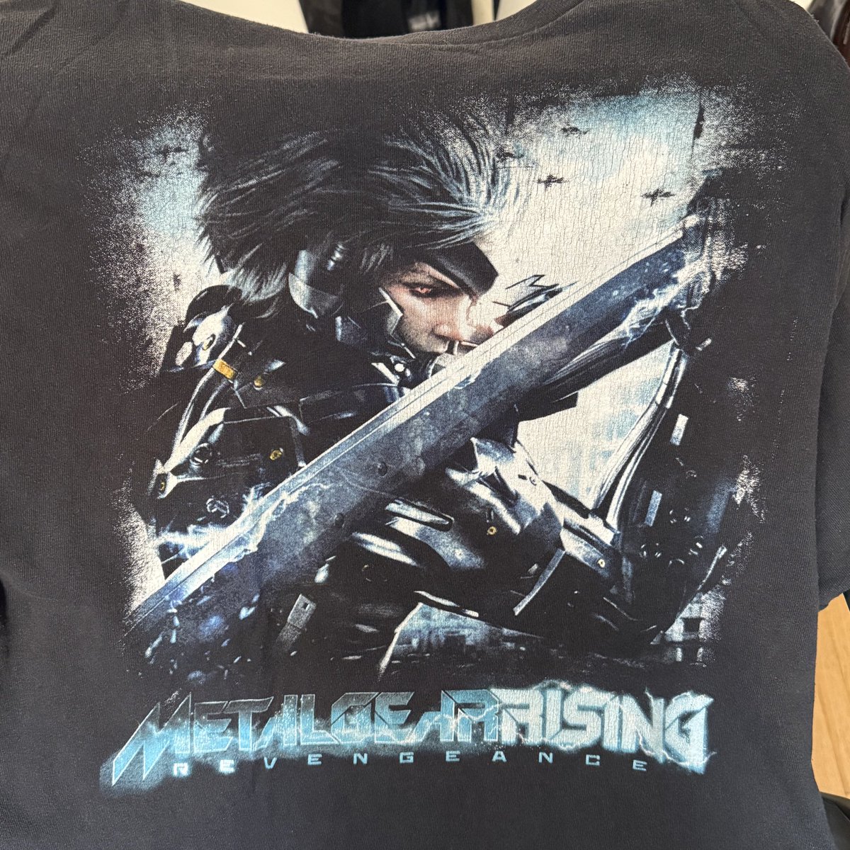 I wish this shirt wasn’t slightly too small for me… 😞