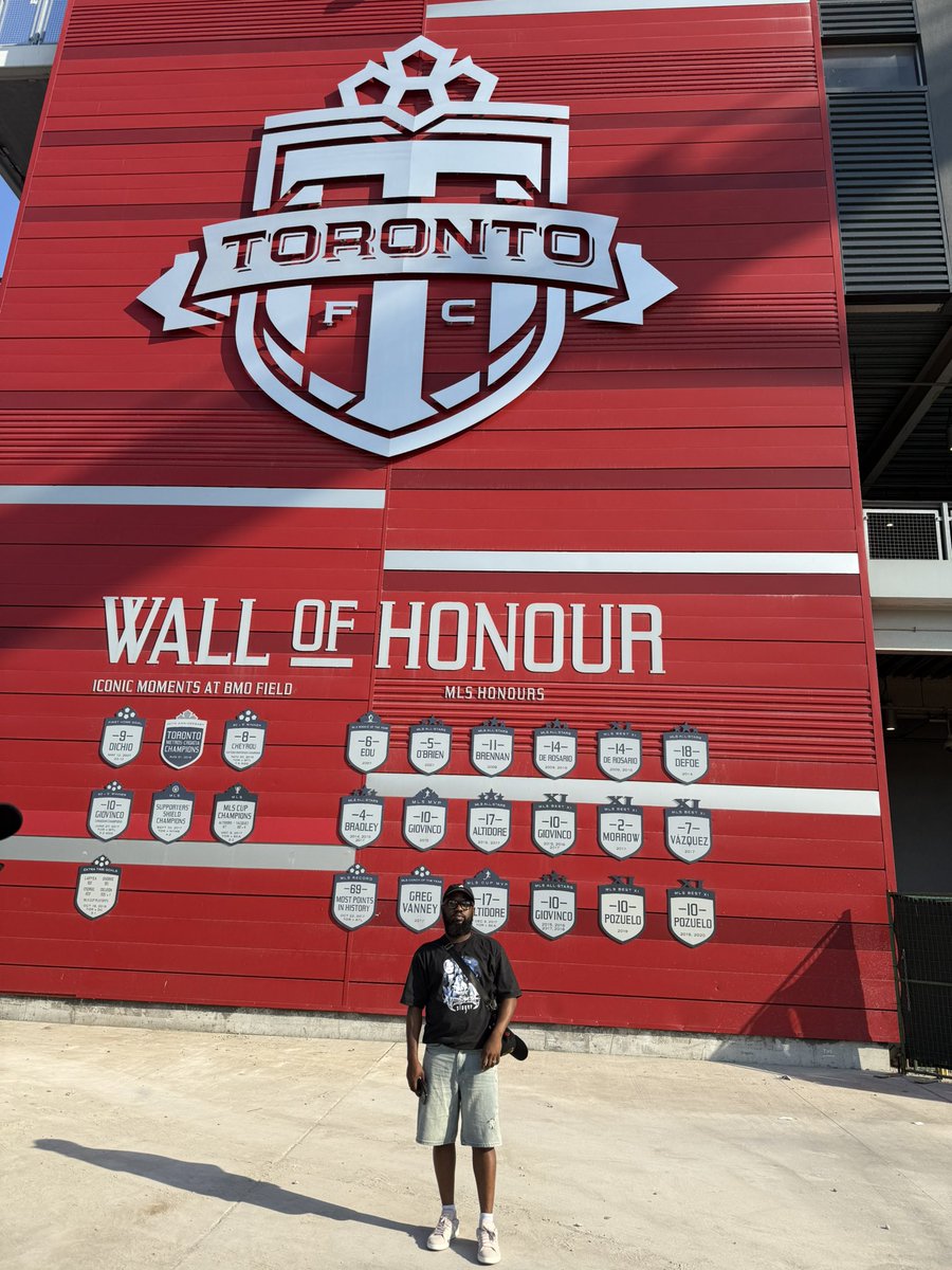 Only1two_'s tweet image. The previous week in Toronto doing tourist things.