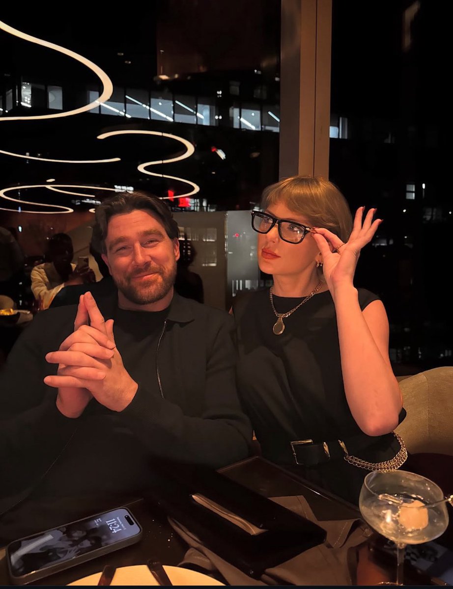 My new favorite pic ❤️🫡<a href="/tkelce/">Travis Kelce</a> <a href="/taylorswift13/">Taylor Swift</a> <a href="/newheightshow/">New Heights</a>