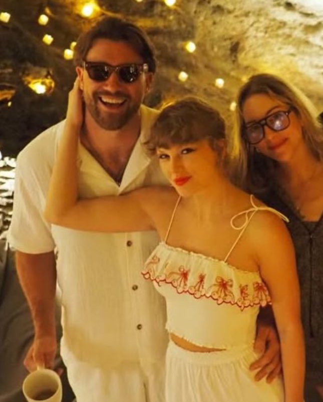 taybehere's tweet image. HELLO OH MY GOD