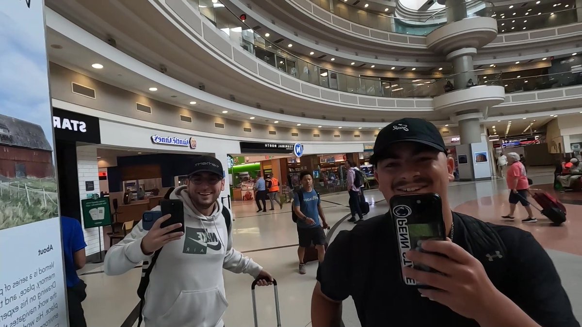 Meeting My ONLINE Friends IN REAL LIFE... (SoaR House 2025)

youtu.be/uyJ1JYHGVMY

first day and part of today in this video, enjoy!